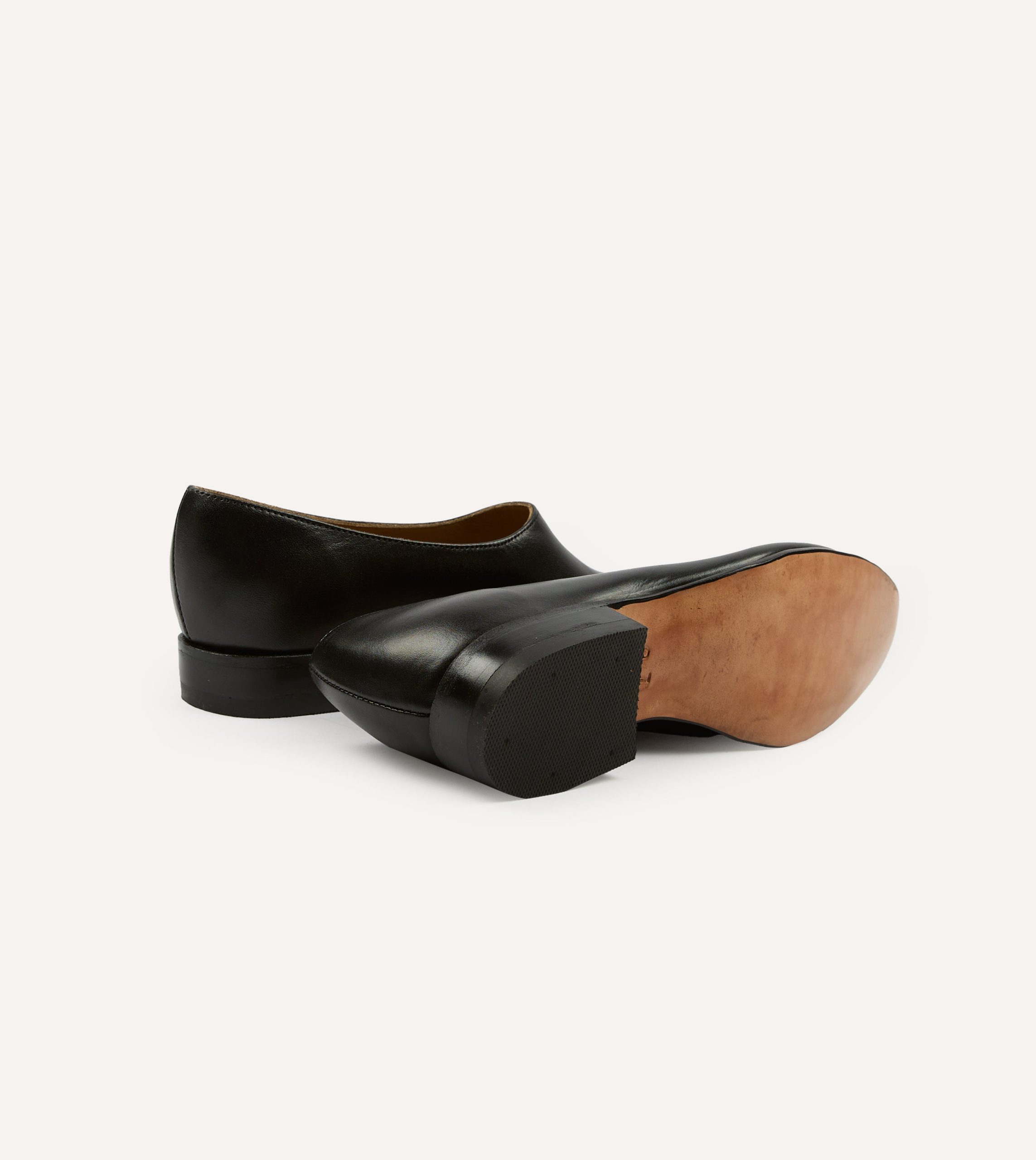 Chamula Black Leather Saarinen Shoe - Image 2